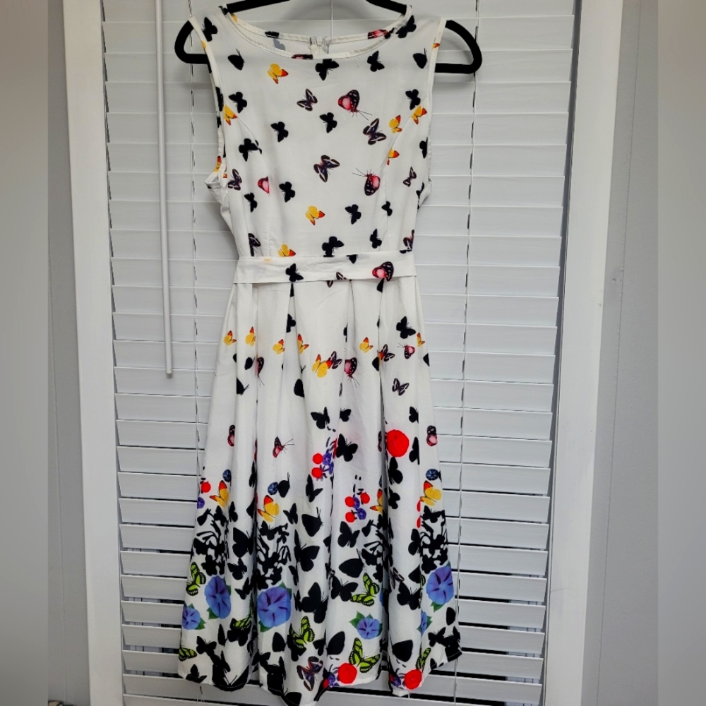 Sleeveless floral butterfly dress